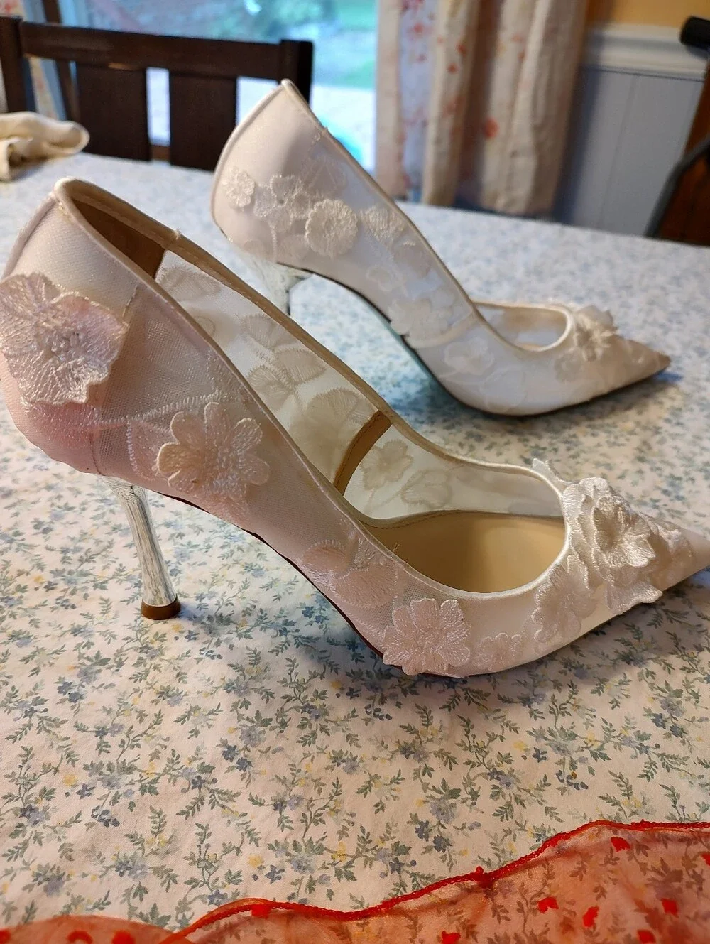 Betsey Johnson Aimee White Mesh Floral Appliqué Pointed-Toe Wedding Heels 9
